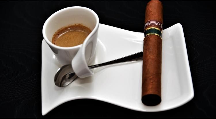 Zu sehen ist das Bild 1 des Beitrags mit dem Thema: Zigarrenbegleitung mit Kaffee, Tee oder Schokolade